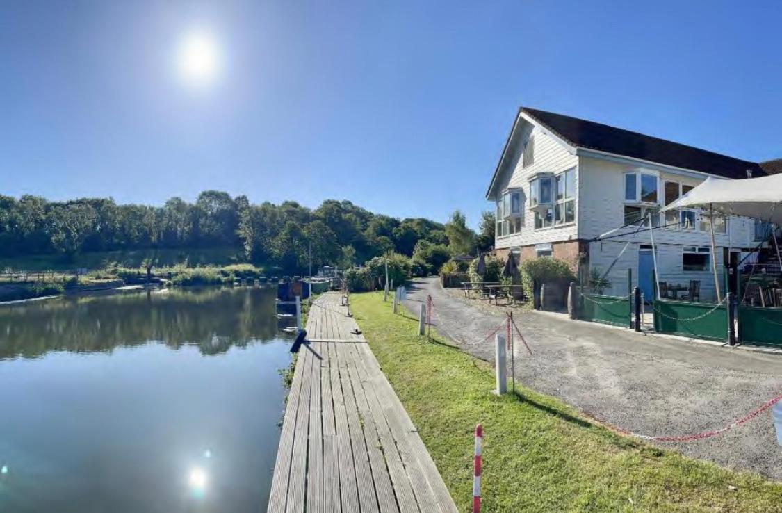 The Riverside Inn Saltford Dış mekan fotoğraf